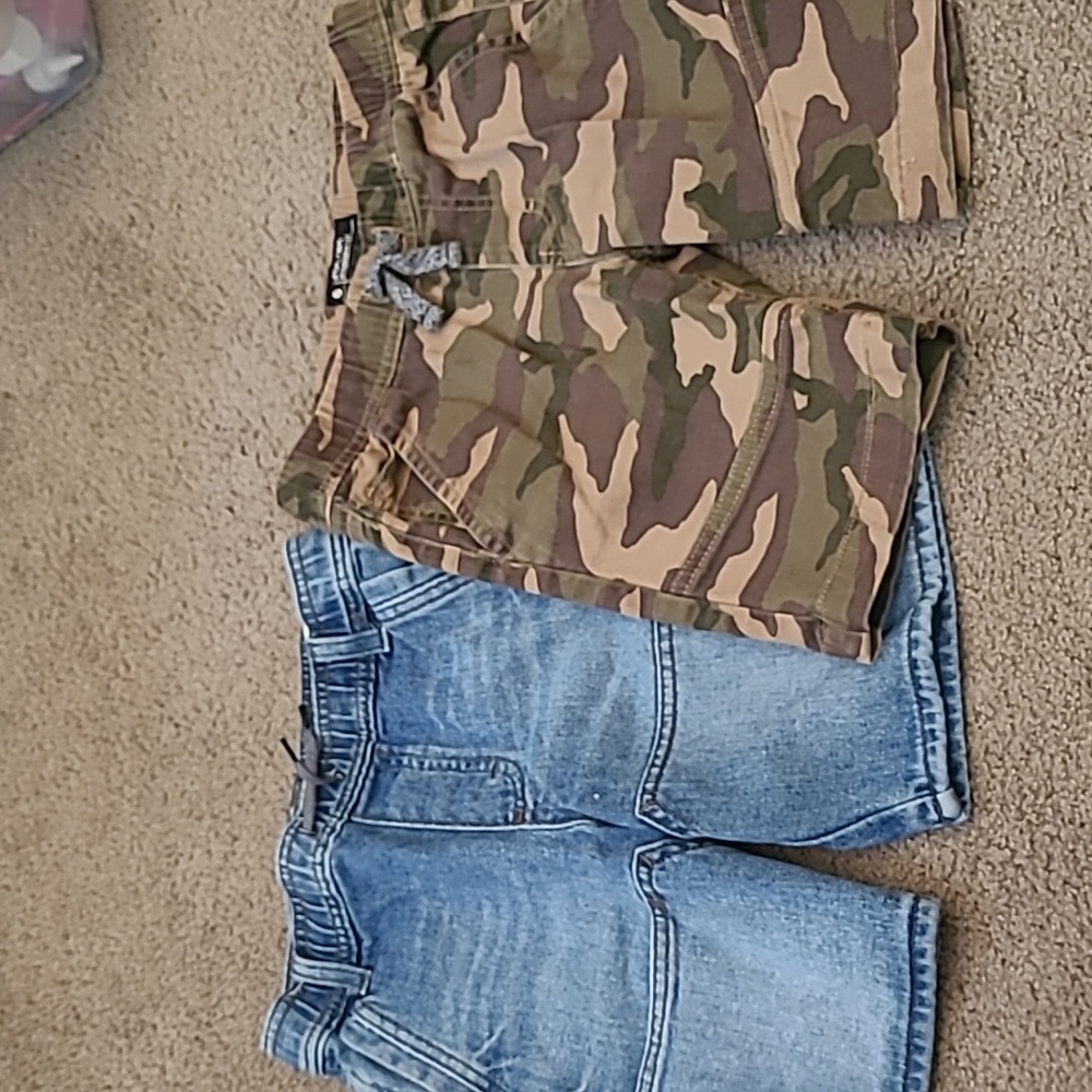 2 Pairs of Boys Shorts, Denim and Camouflage Camo Wrangler Buffalo David Bitton